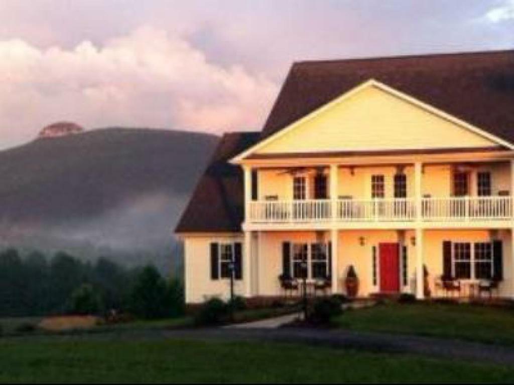 A Mighty Oak B&B Pilot Mountain Buitenkant foto